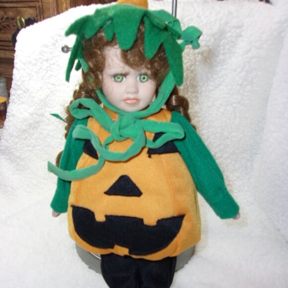 H-497 HAMILTON COLLECTION LIL PUMPKIN PORCELAIN HALLOWEEN DOLL - Picture 1 of 11